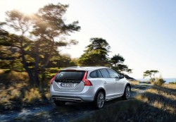 volvo-v60-cross-country-2015-02